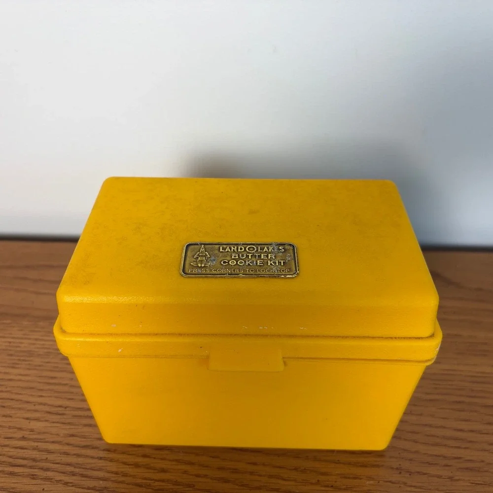 Vintage Land O Lakes Butter Cookie Kit Yellow Plastic Box Sterling Plastics 529